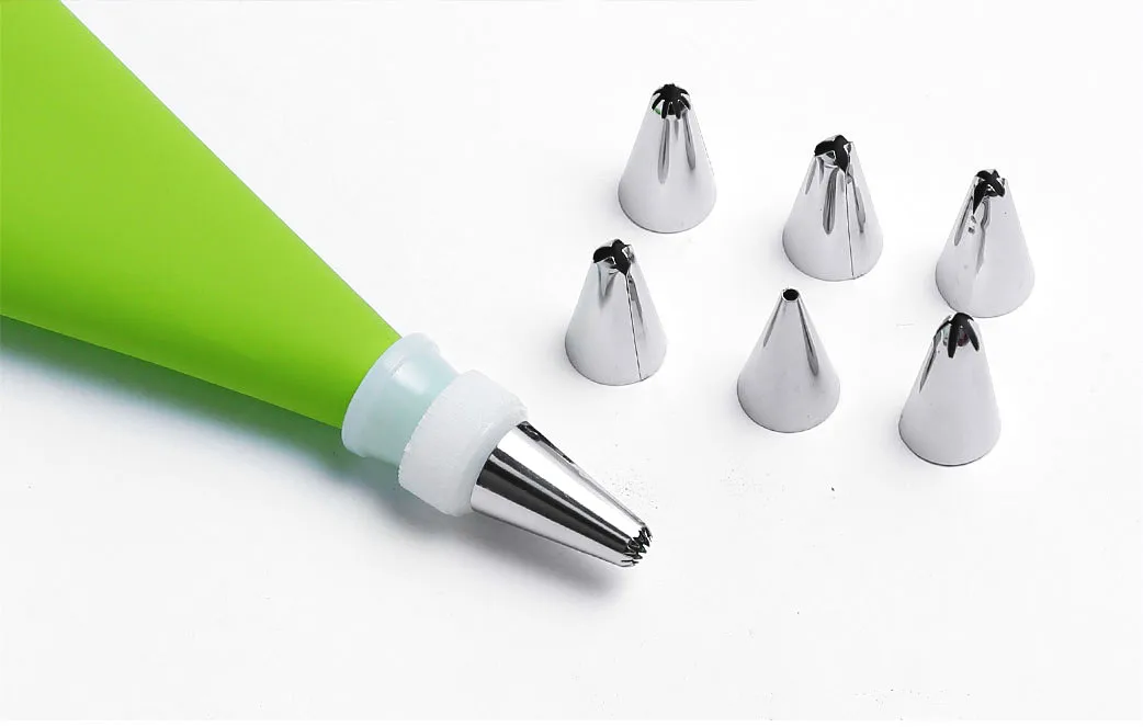 

8 PCS/Set Silicone Kitchen Accessories Icing Piping Cream Pastry Bag + 6 Stainless Steel Nozzle Set DIY Cake Decorating Tips Set