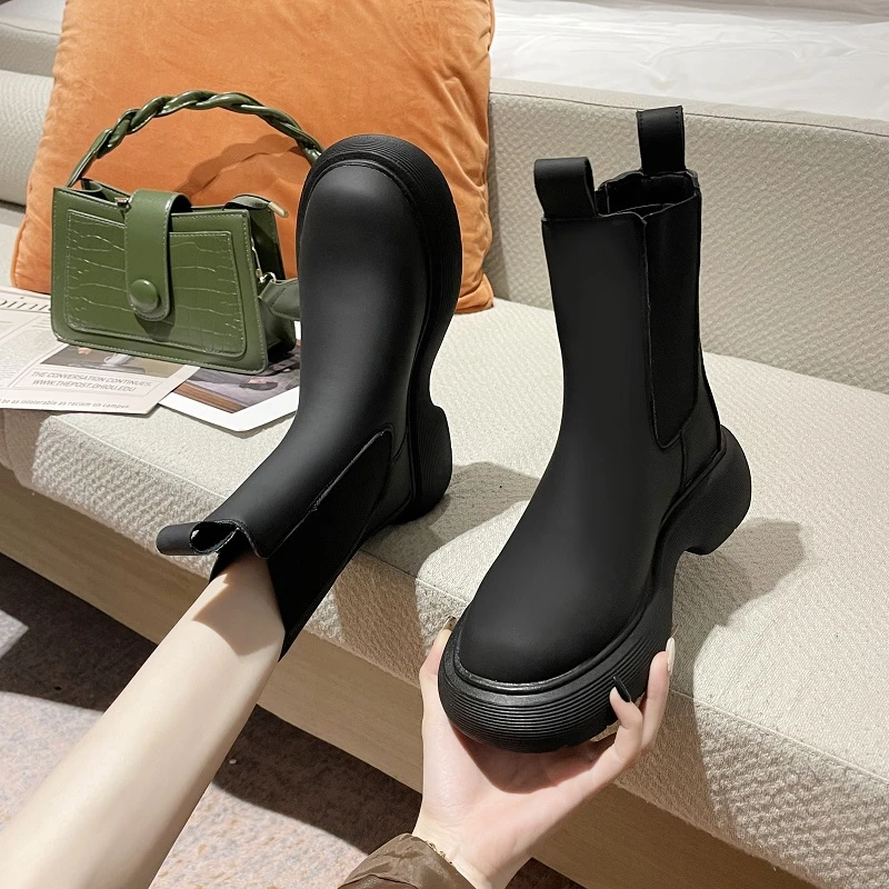 

Новинка 2021, брендовые мягкие кожаные ботильоны челси, Женская Осенняя обувь без шнуровки на платформе, модные женские плюшевые теплые зимни...