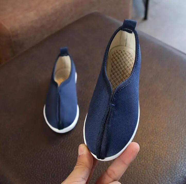 Для мальчиков обувь с вышивкой туфли рифленой подошвой для детей Детская