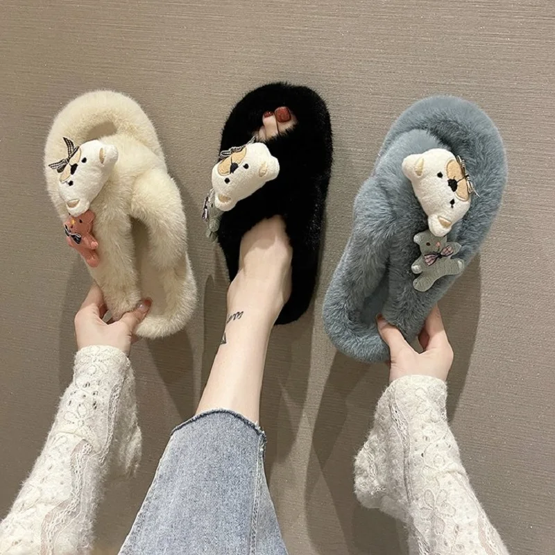 

2021 New Winter Women House Furry Slippers Fashion Faux Fur Warm Comfortable Women Flats Female Home Slides Black Plush Slippers