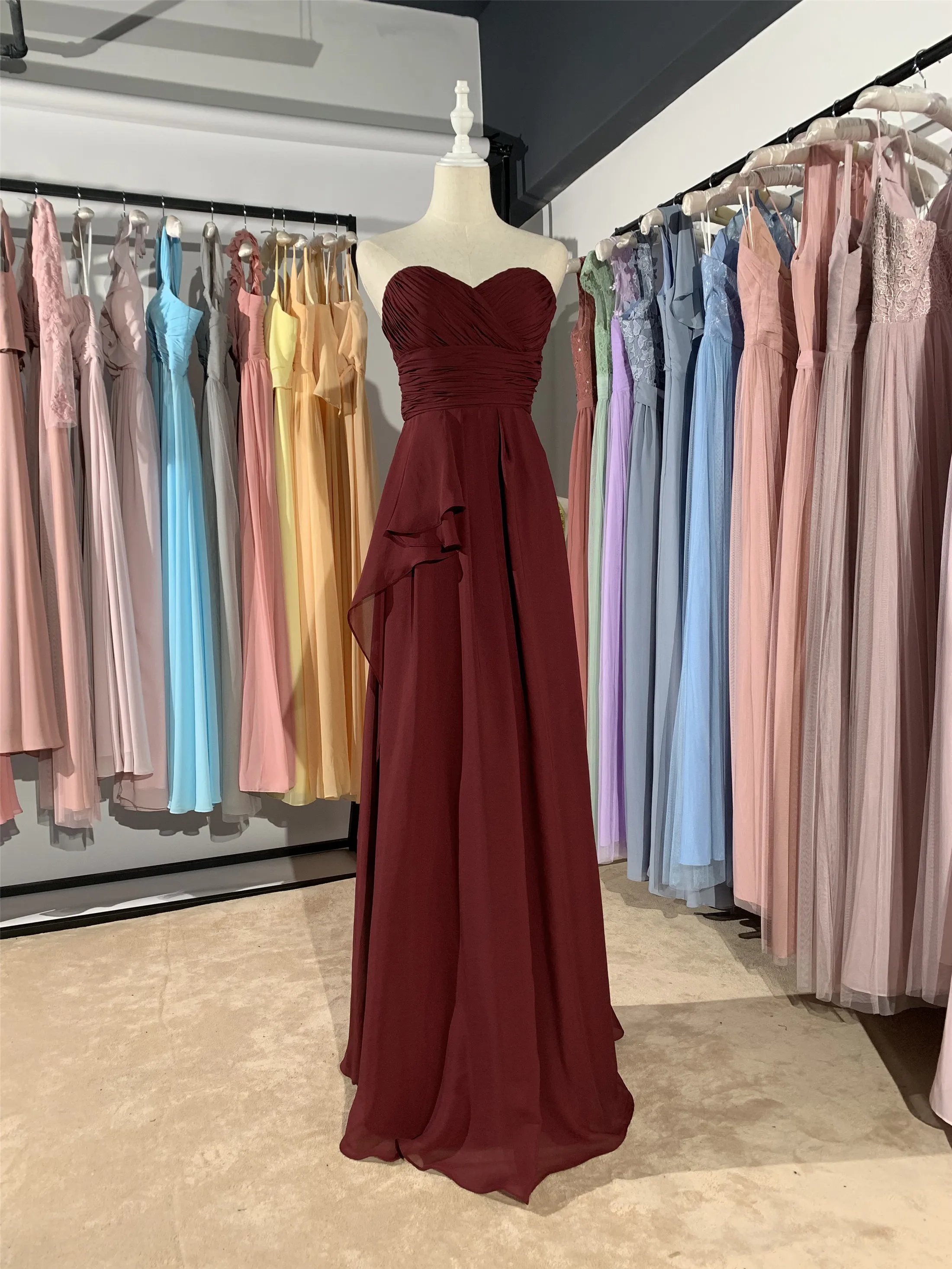 

2022 new different color Burgundy long strapless sleeveless chiffon Customizable fashion bridesmaid dress mocini tailor
