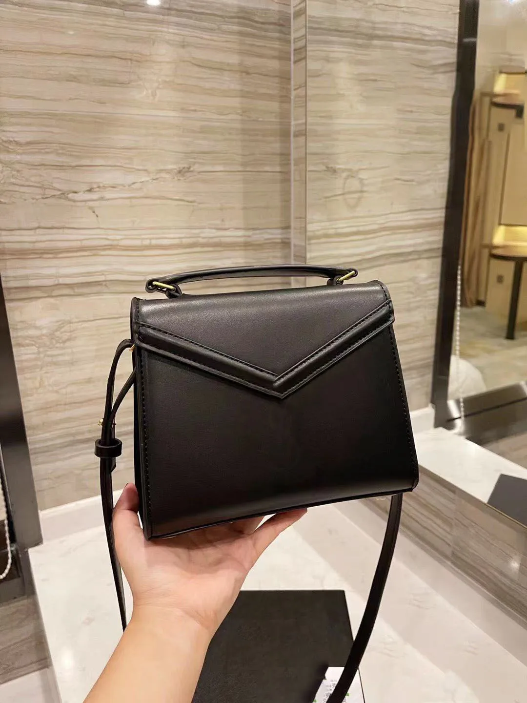 

Female bag 2021 new fashion all-match European and American style clamshell small square bag shoulder bag handbag messenger bag