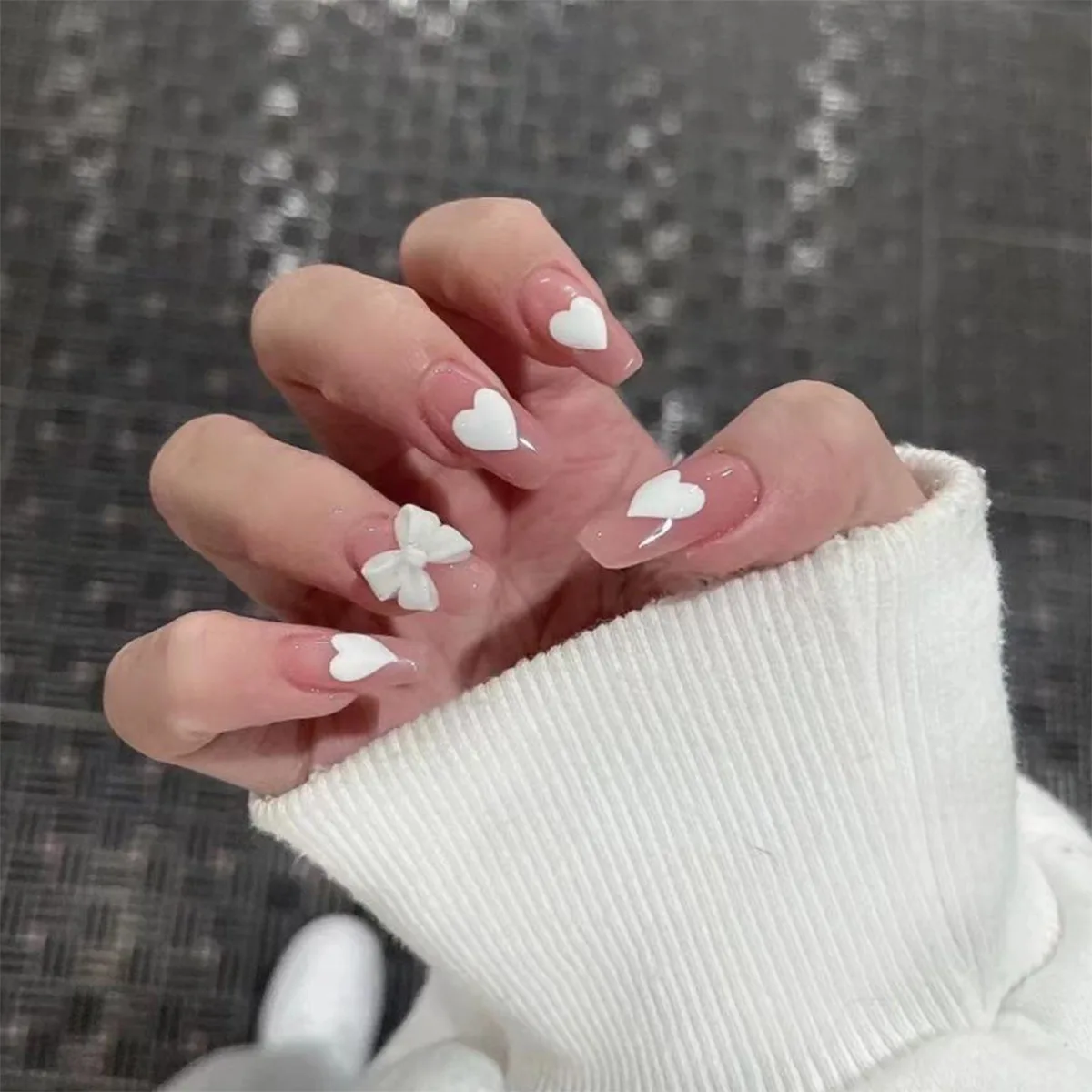 

24pcs Love Heart Printed Nail Patch Glue Type Removable Long Paragraph Fashion Manicure Save Time False Nail Patch TO