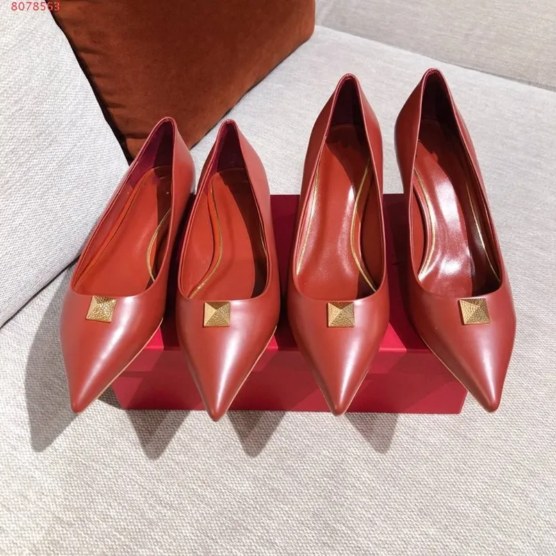 

The high quality nobleness elegance Brand choice Fashionable pointed women high single heel flat single shoe