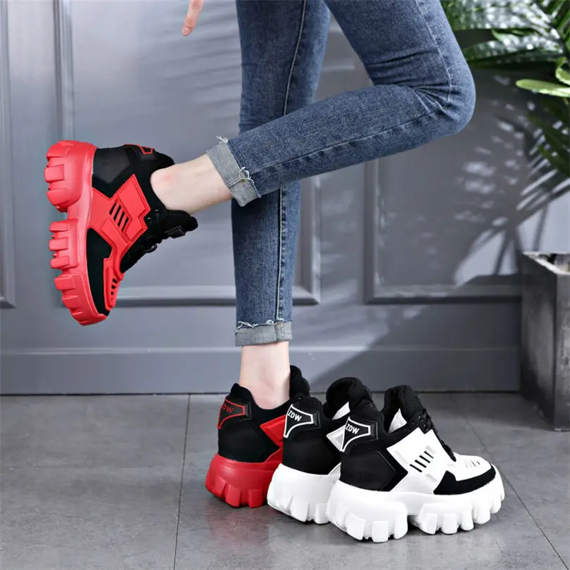 Женские кроссовки дышащие на платформе и танкетке теннисные высоком каблуке