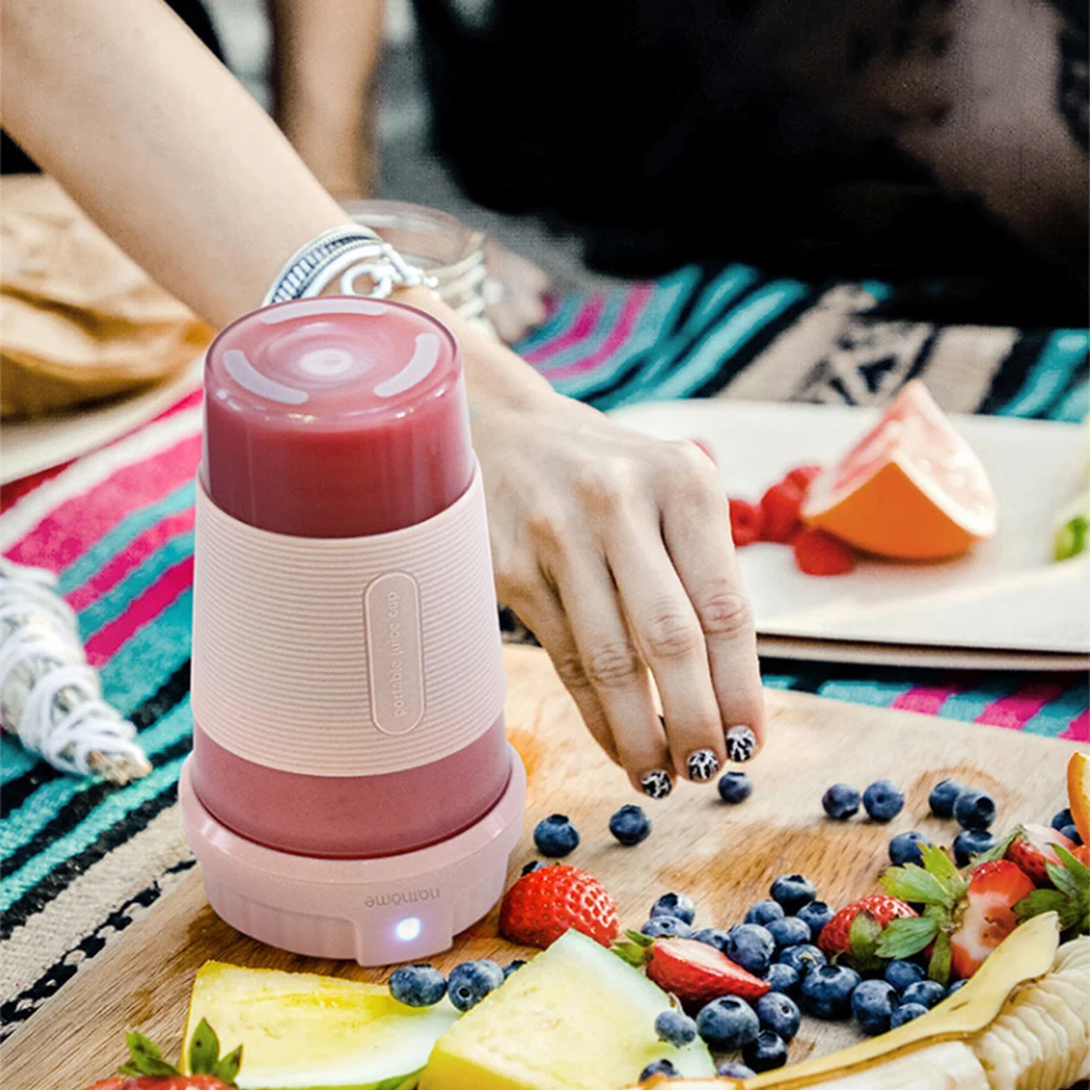 Outdoor Portable Juice Maker Mini Mixer 250ML Capacity Fruit Blender 2400mAh Built-in Battery Rechargeable Juicer |