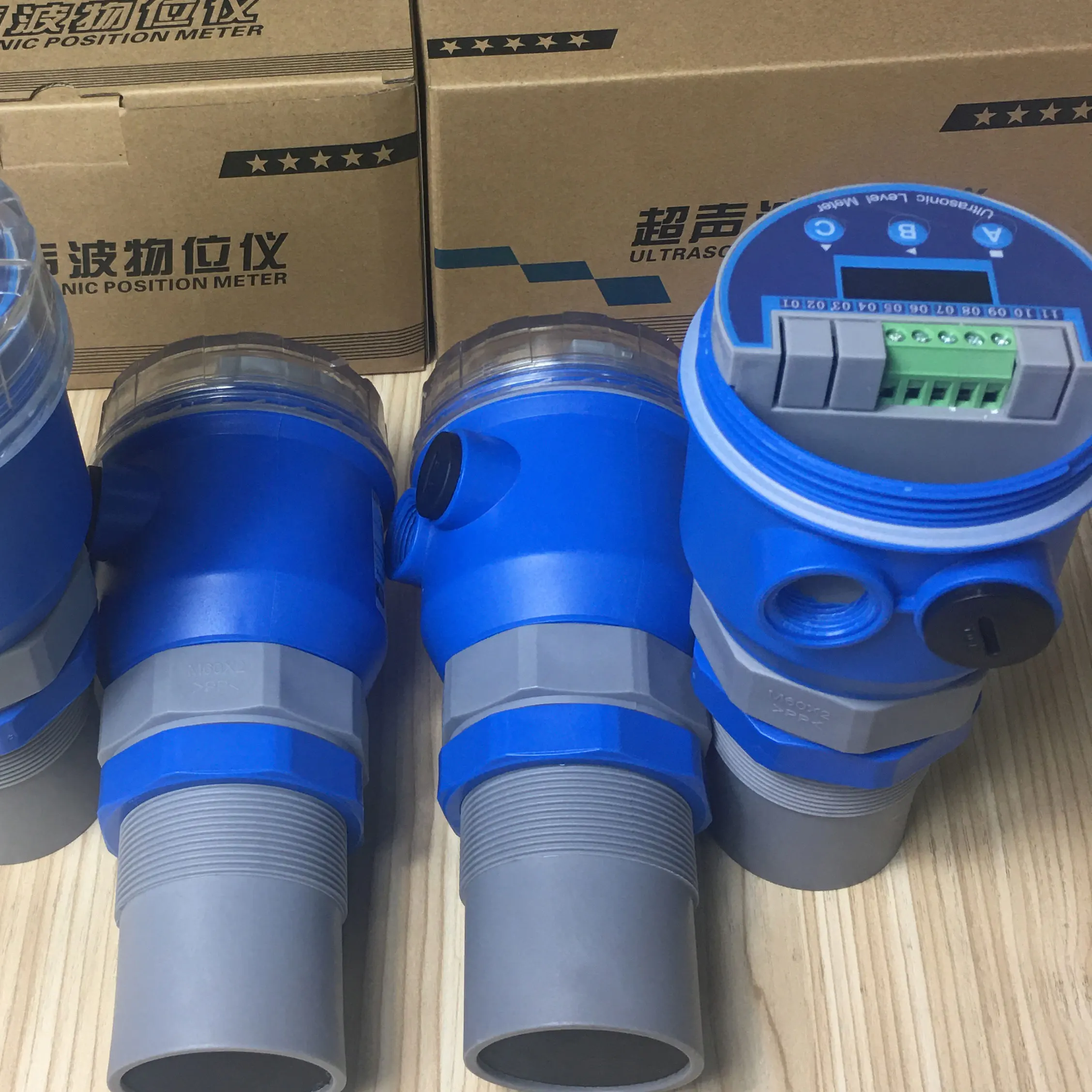 Ультразвуковой датчик уровня топлива для реки, бака для нефти и бака для сжиженного газа с функцией передачи данных по Wi-Fi и GSM.