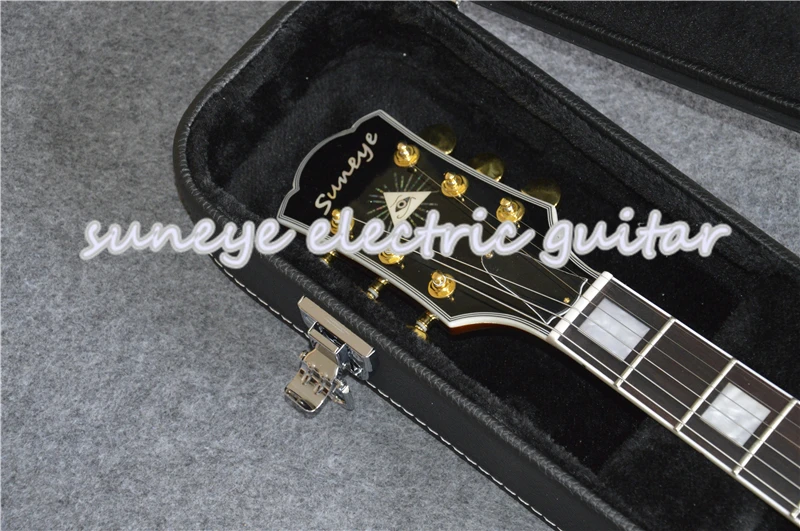 Китай Suneye Пользовательские электрогитара с естественной древесины красное