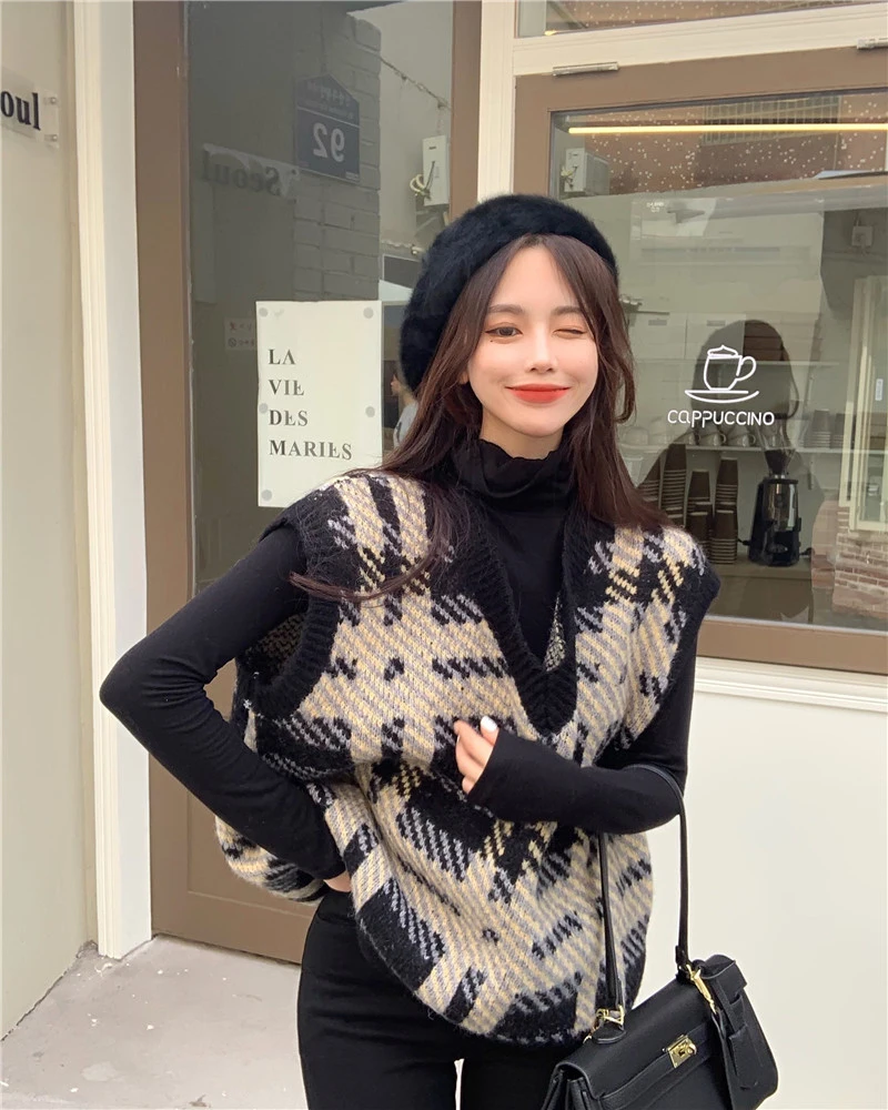 

Women Sleeveless Pullover 2021 England Vintage Geometric V Neck Knitted Sweater Vest Knitwear Lady Waistcoat Tops