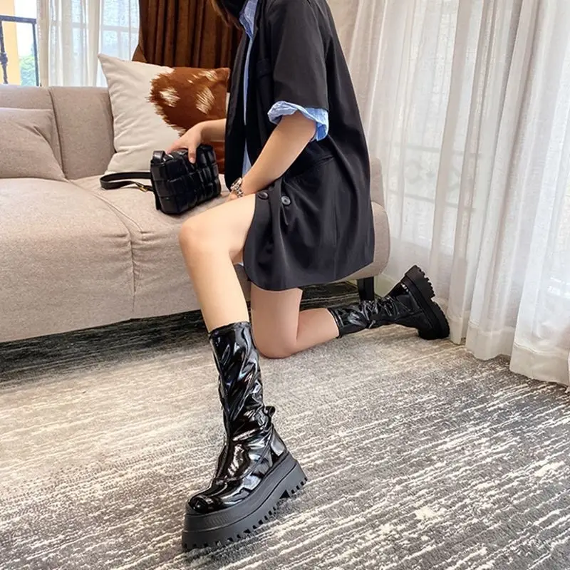 Брендовые дизайнерские ботинки из лакированной кожи утепленные Ботинки Челси