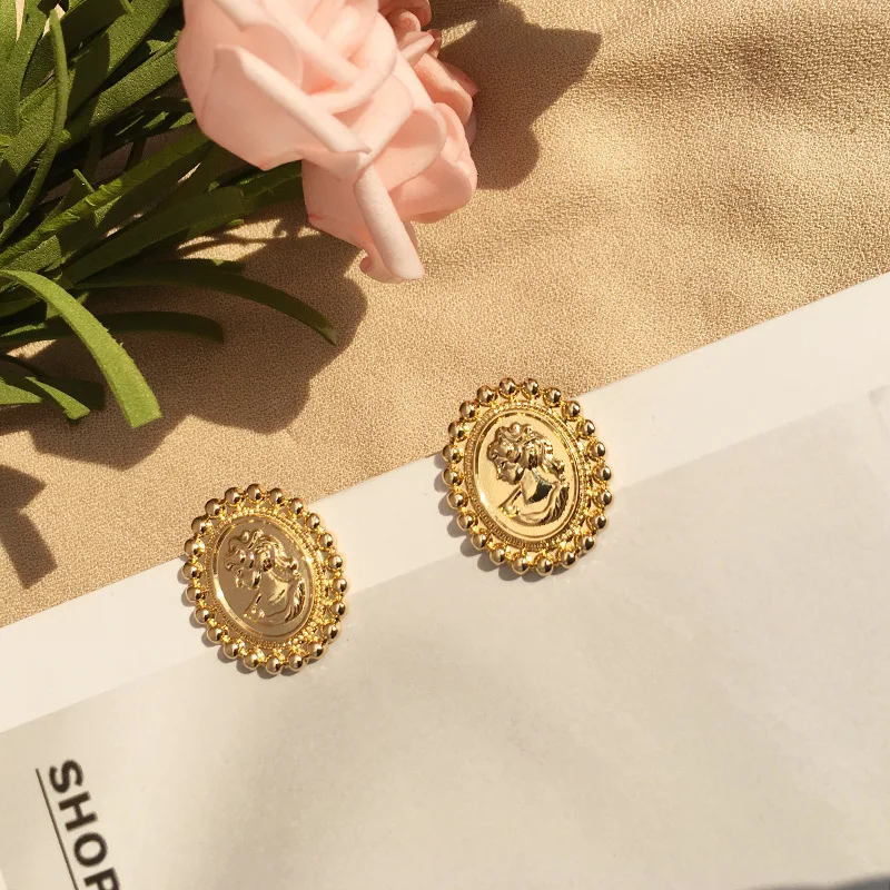 2020 винтажные Выгравированные золотые серьги гвоздики для женщин неправильные