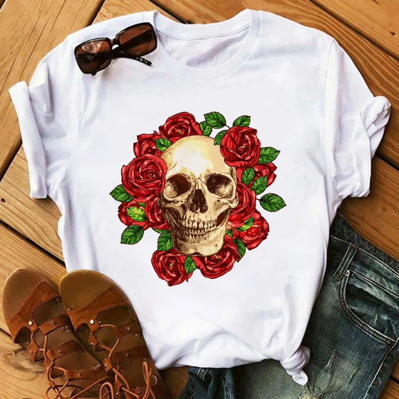 

Женская летняя футболка с принтом в виде черепа и цветов