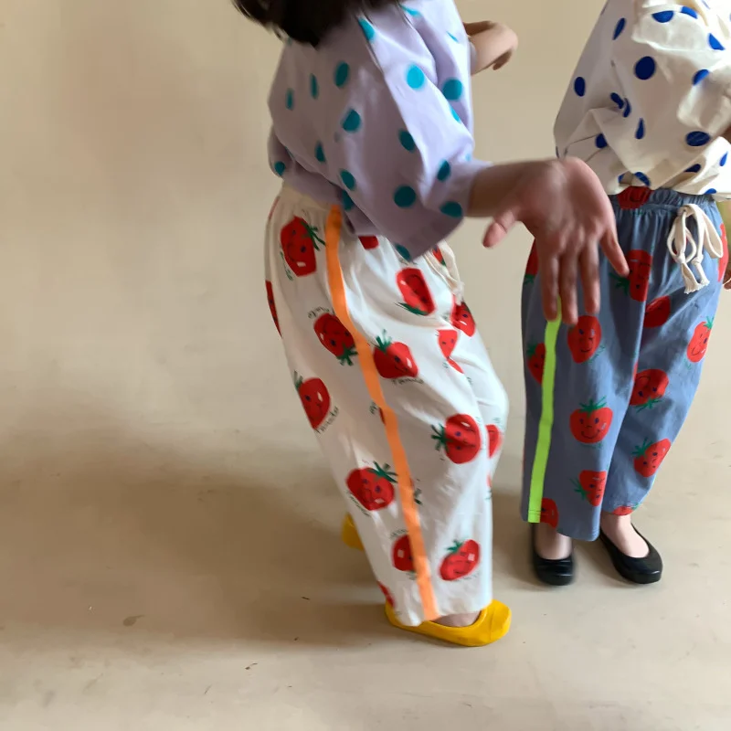 

Летняя одежда для мальчиков и девочек милые томатный печати тонкий широкие брюки сезон осень; Брюки для детей; Хлопковые красивые повседнев...