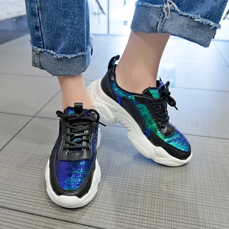 Женские кроссовки на платформе модные спортивные с блестками и кристаллами