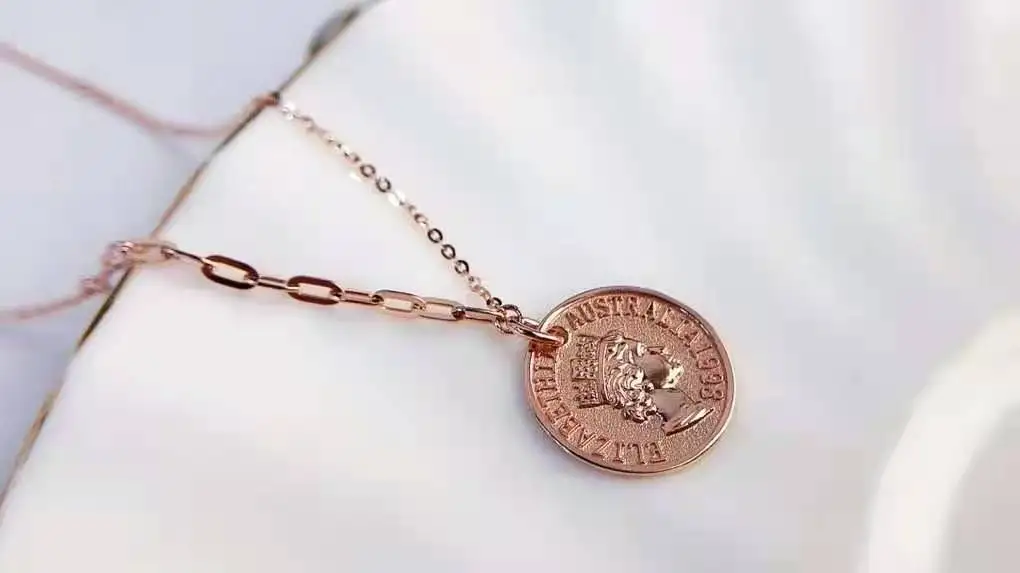 Новые модные покрытые настоящим золотом au750/18k королева монета ins стиль ожерелье