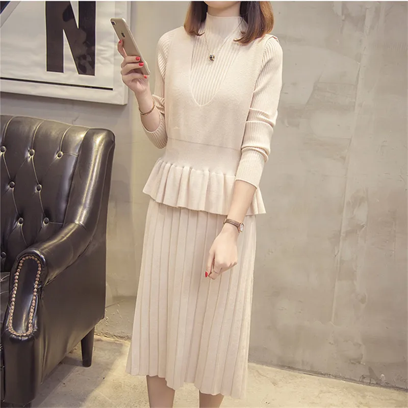 Женское трикотажное платье-свитер с длинным рукавом и высоким воротником |