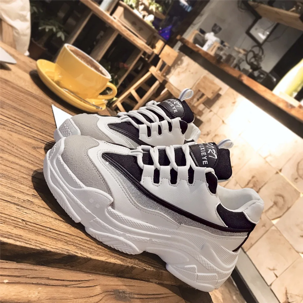 Женская прогулочная обувь на платформе черные и белые кроссовки с буквенным