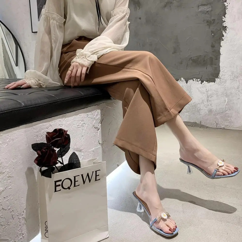 

Transparent slippers female 2020 summer new wear high-heeled fashion wild small daisy crystal with the word sandals Z901