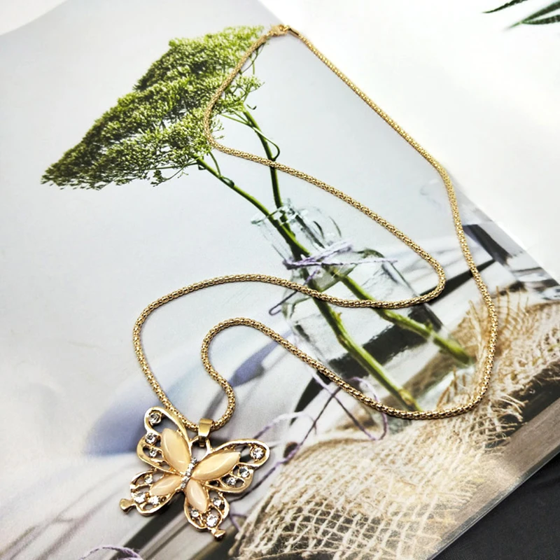 

2021 New Trendy Cute Small Animal Crystal Butterfly Pendant Necklace Women Silver Color Butterfly Choker Necklace Collar Chain