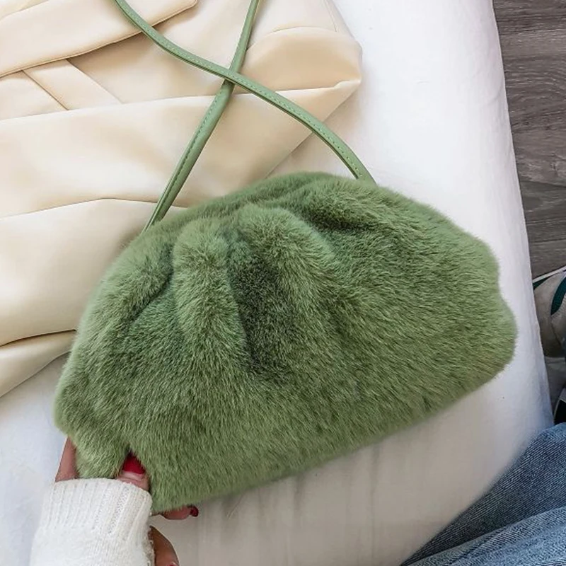 Маленькая сумка карамельного цвета с облаком из искусственного меха сумки через