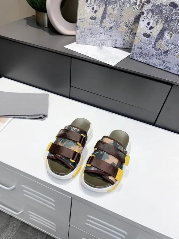 

High quality new Style daddy slippers girls summer Outdoor shoes Luxury Designer Famous Brand Non-slip Velcro sports sandals