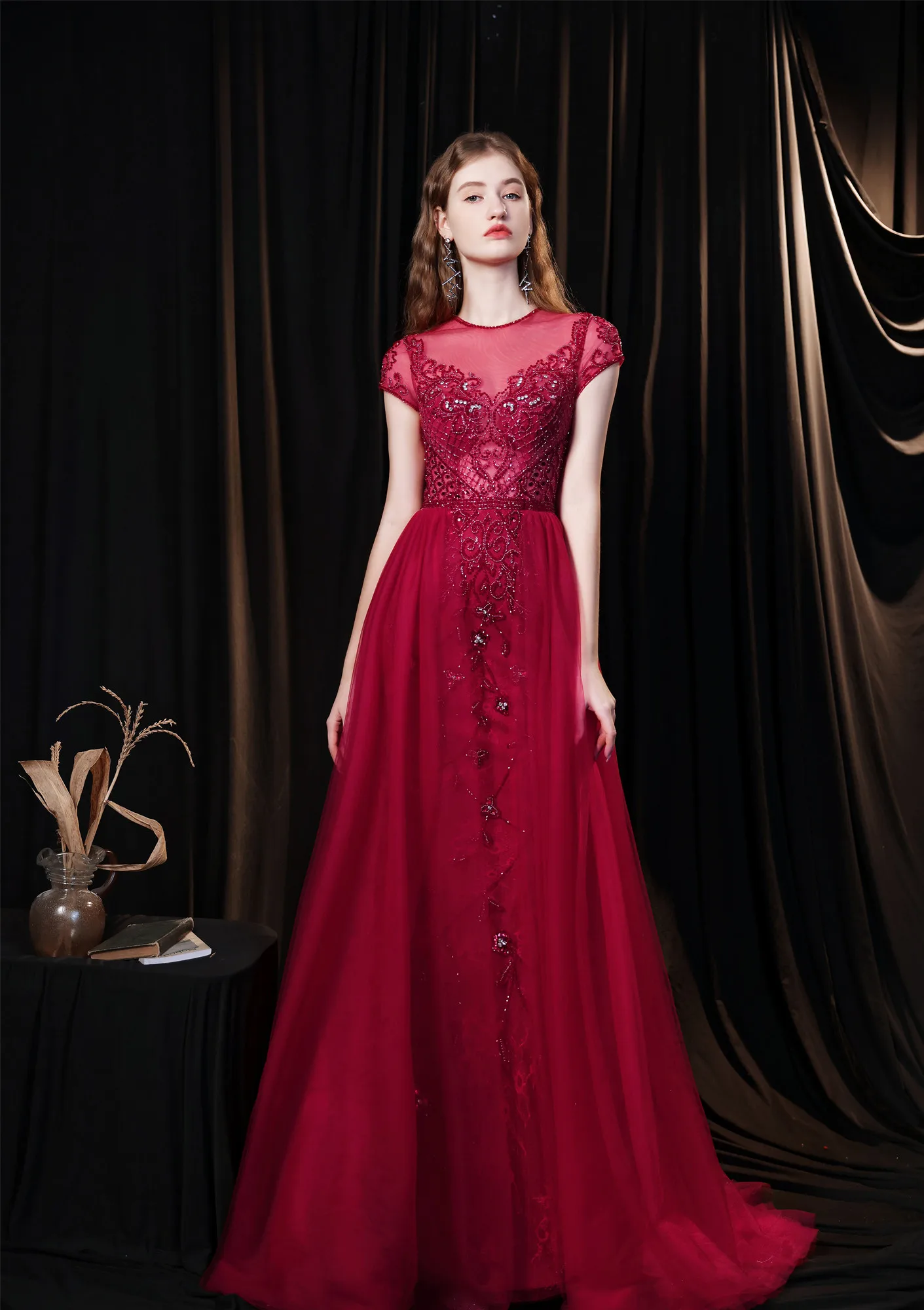 

2021 Luxury Middle East Red Prom Dresses Heavily Beaded Slim Arabic Dubai Skirt with A-line Outlayer Illusion Zipper Back