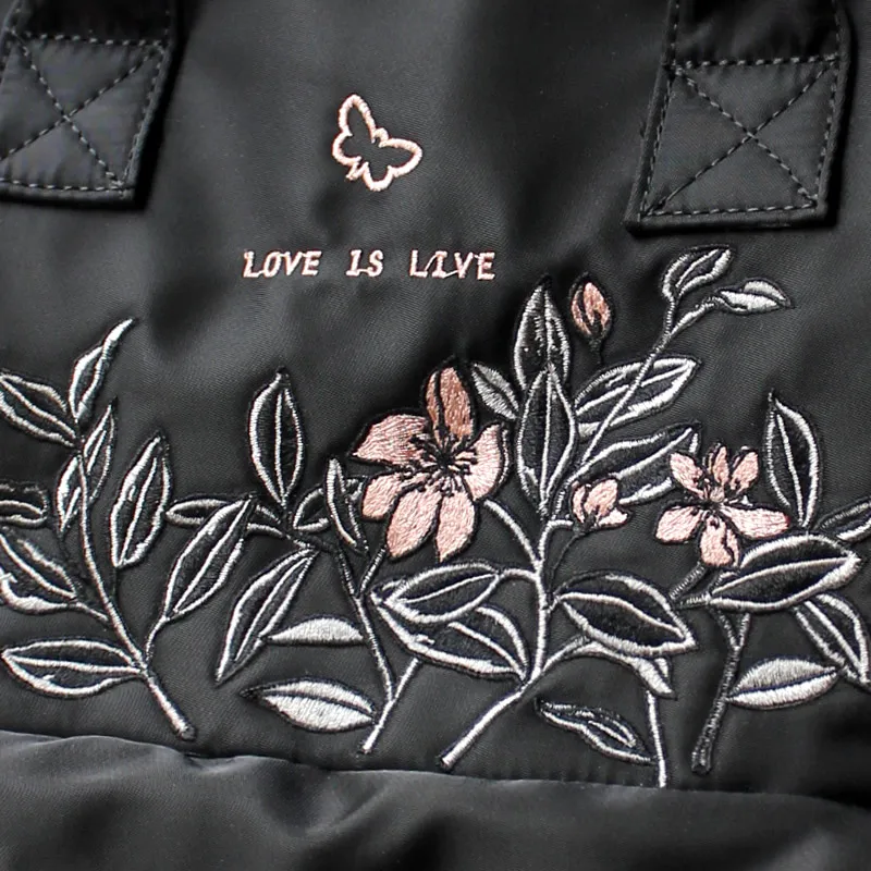 

Huajian princess love is life lady backpack 2021 spring backpack leisure literature embroidery nylon schoolbag