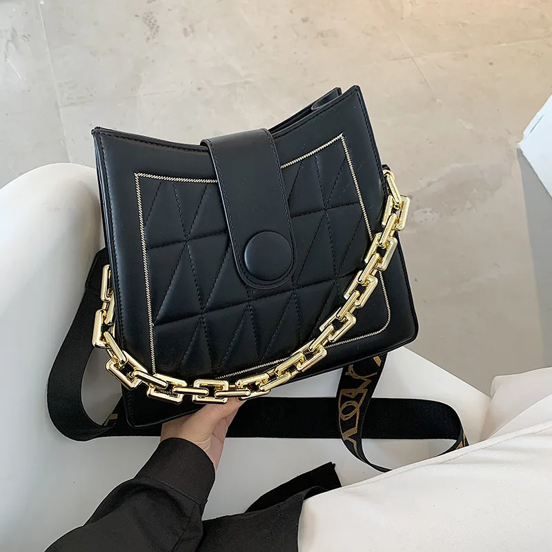 Дизайнерская женская сумка на цепочке мессенджер одно плечо маленькая