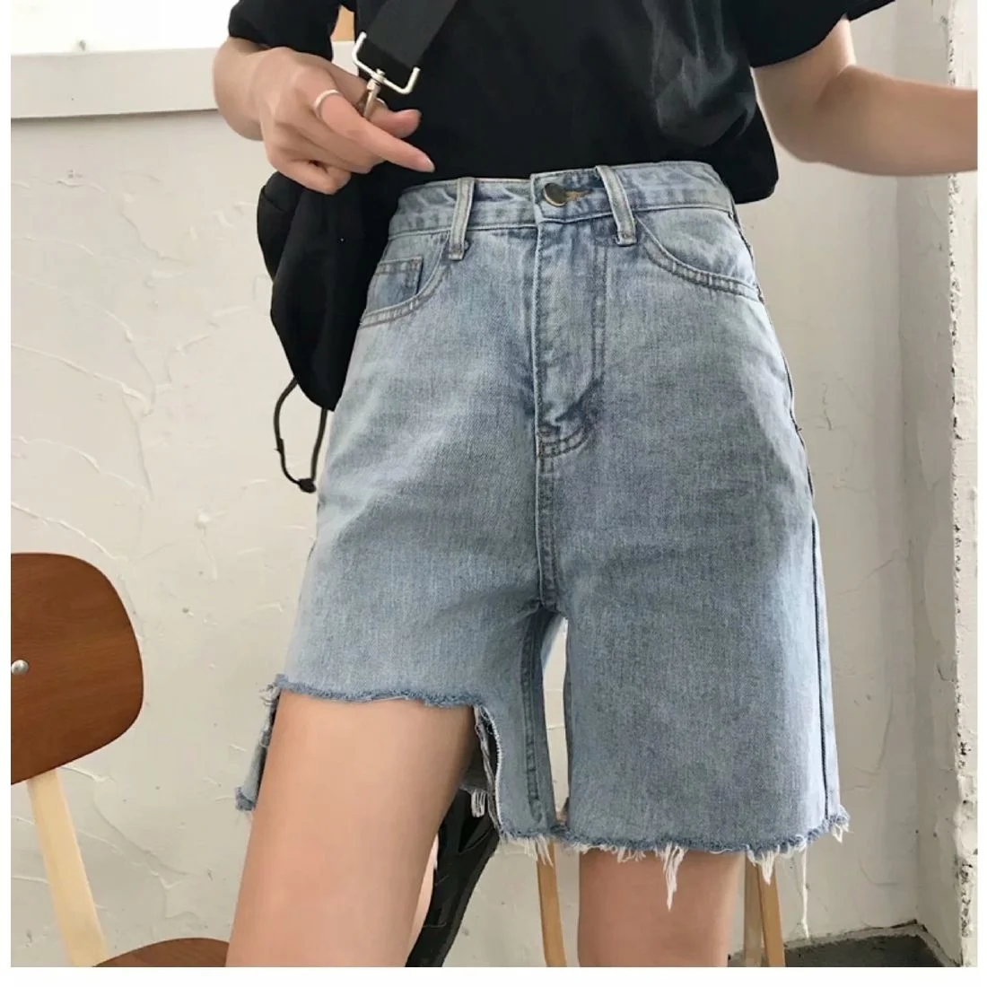 

Shorts Medium Length women's Denim Capris women's loose straight tube middle tube pants Hong Kong wind broken hole middle pants
