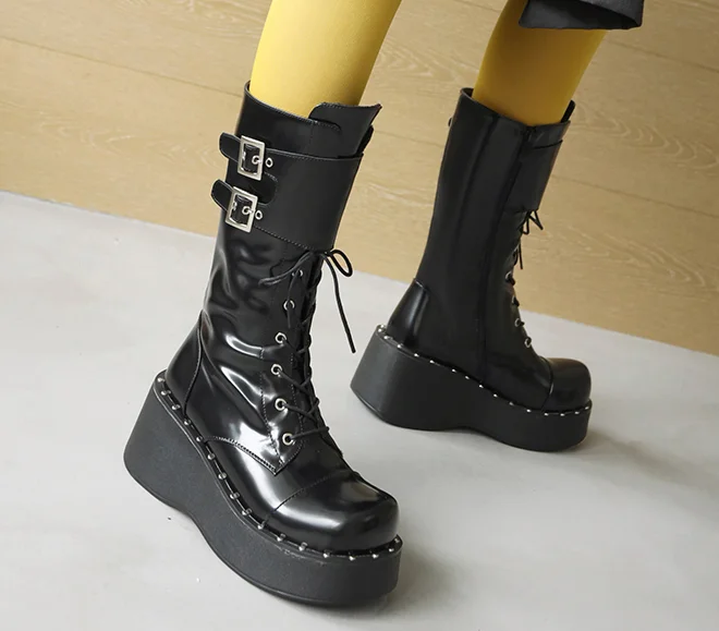

Женские модные ботинки до середины икры в стиле панк с круглым носком, со шнуровкой и пряжкой, обувь на платформе