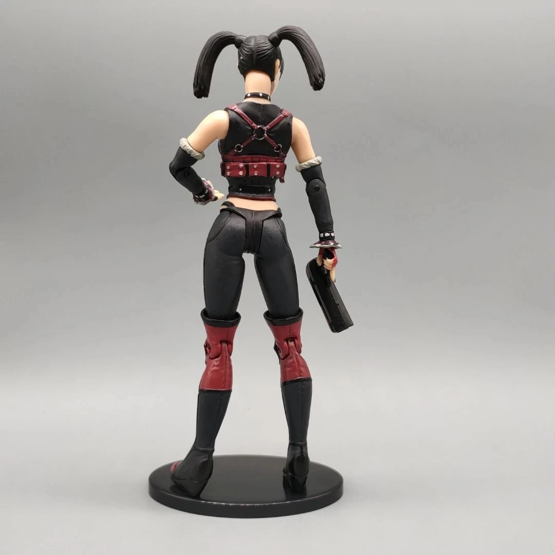 DCC коллекционные предметы Аркхэм Сити Харли-квин с подставкой для оружия