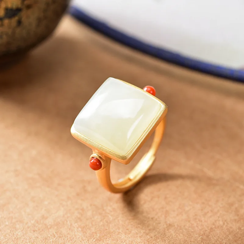 Женское кольцо с красным агатом из серебра 925 пробы натуральным белым нефритом И