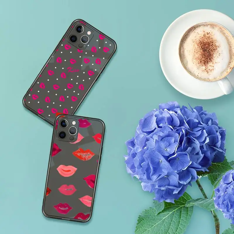 

Sexy Girl Kylie Jenner Lips Kiss Phone Case For iPhone 7 8 11 12 X XS XR MINI Pro Max Plus Retro Black Grey clear transparent