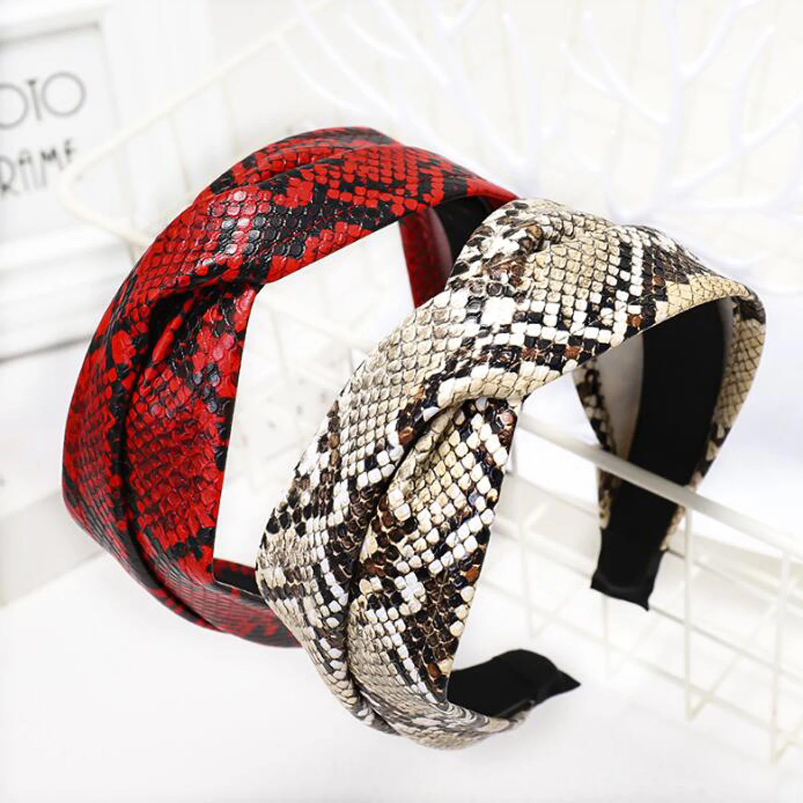 Женская повязка на голову из ПУ кожи со змеиным узором |