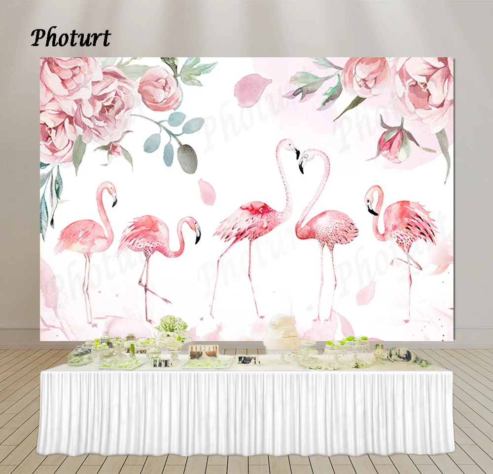 Фотофон с рисунком Фламинго для фотосессий на тему День Рождения Леди или Вечера Девичьего Отдыха, в розовых тонах с цветочным узором, на основе из винилового материала.