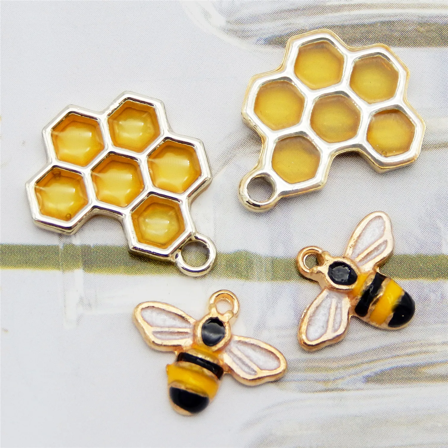 

8pcs mix alloy bees honey Asymmetric Earring charms Jewelry pendant earrings keychain Brooch Pins Necklace Pendant Gold Metal