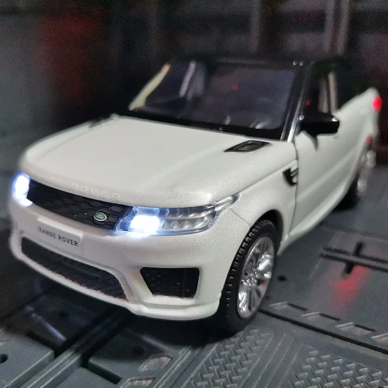 

Модель спортивного автомобиля Land Rover Range Rover в масштабе 1:32, модель внедорожника из сплава, игрушка для мальчика со звуком и светом, подарок на ...