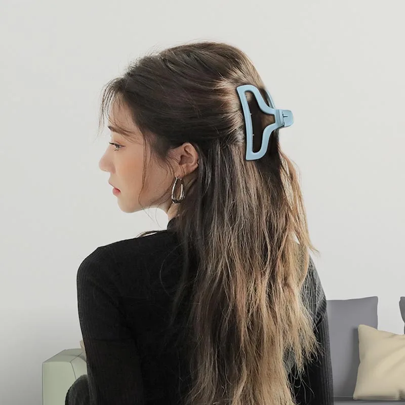 

Colorful Hollow Girls Hairpins Hair Claw Crab Simple Bath Makeup Plastic Large Hair Claws Clips For Women Hair Accessories