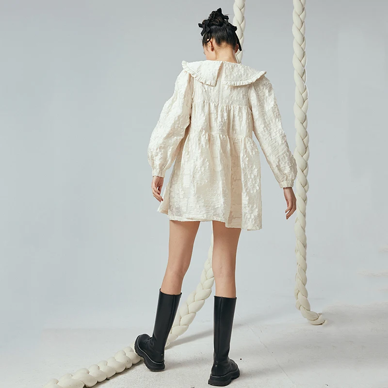 

[EAM] Women Beige Embroidered Pleated Dress New Peter Pan Collar Long Sleeve Loose Fit Fashion Tide Spring Summer 2021 1DD5712