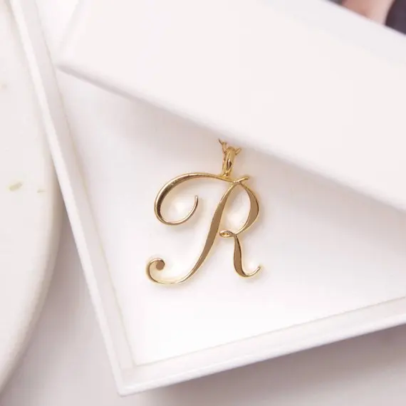 

Gift Cursive English letter R name Sign fashion lucky Monogram pendant necklace alphabet Initial mother friend family jewelry