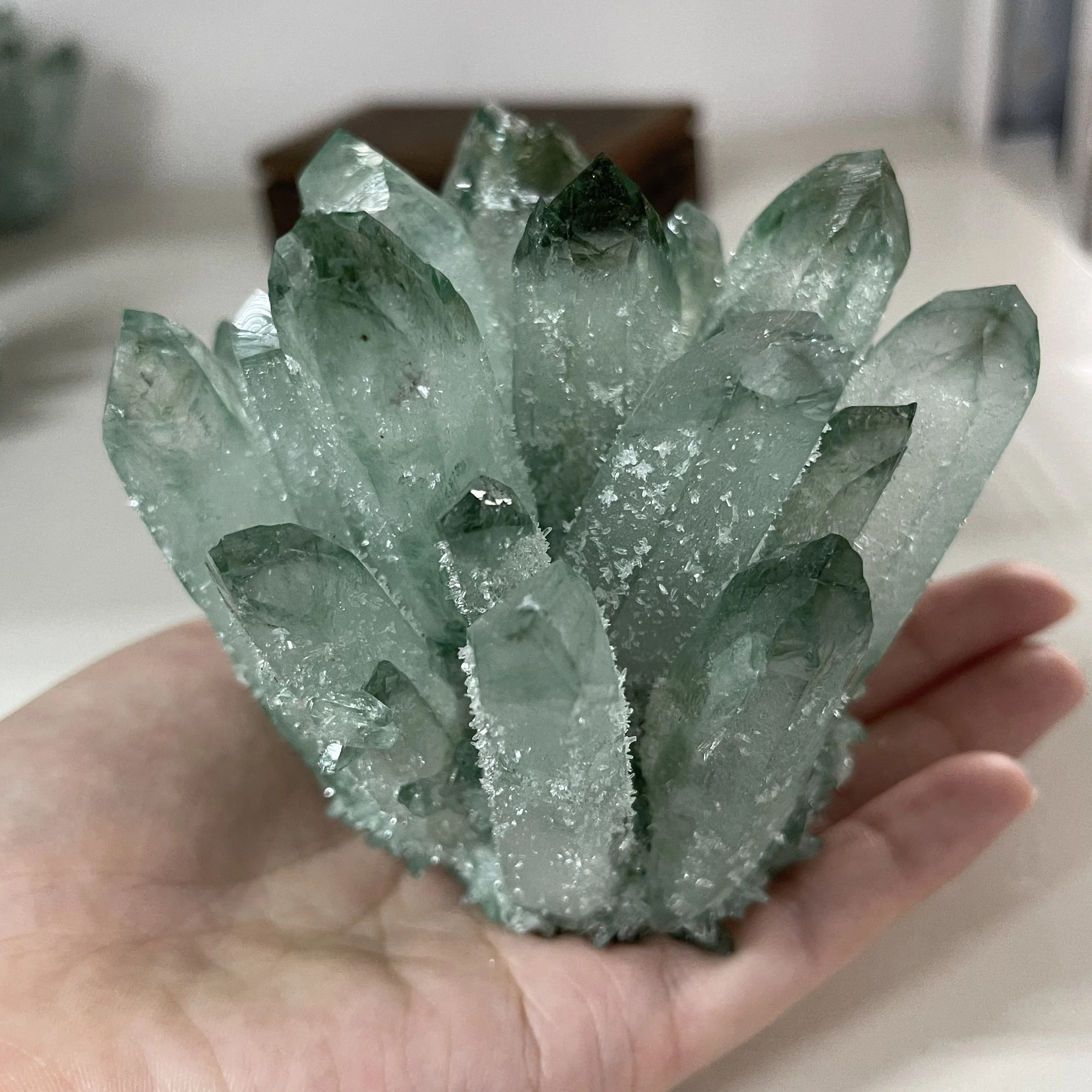 Натуральный зеленый призрак фантомный кварцевый кристалл кластер минеральный