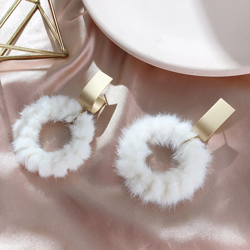 Boho милые корейские серьги женские с плюшевыми шариками массивные круглые
