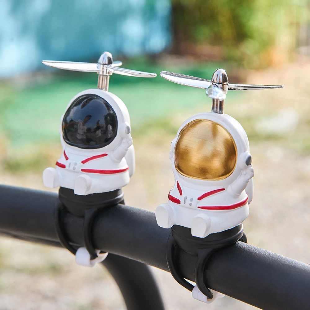 

Скандинавская статуя астронавта, скульптура с пропеллером, электрический автомобиль, декоративные украшения, искусство, гостиная, декорат...