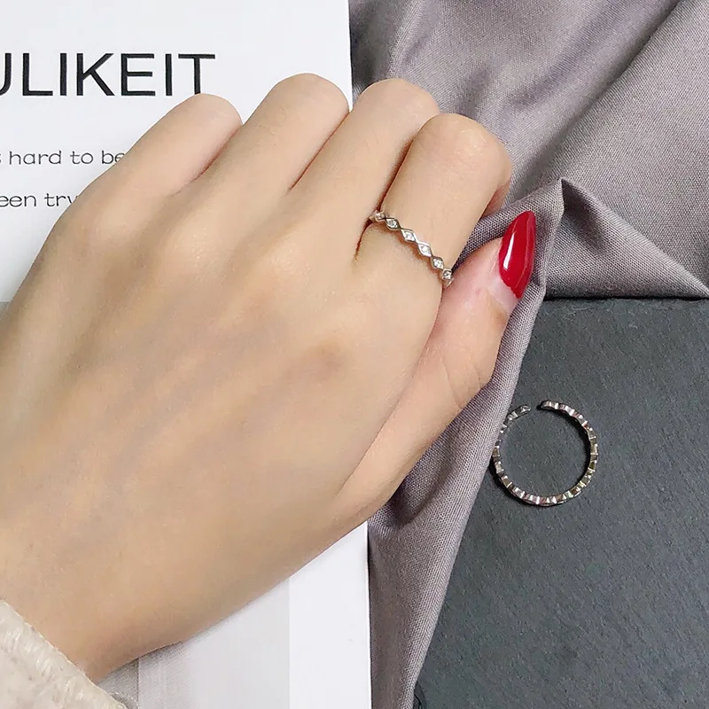 

Кольцо регулируемое из серебра 925 пробы с шестигранным цирконием