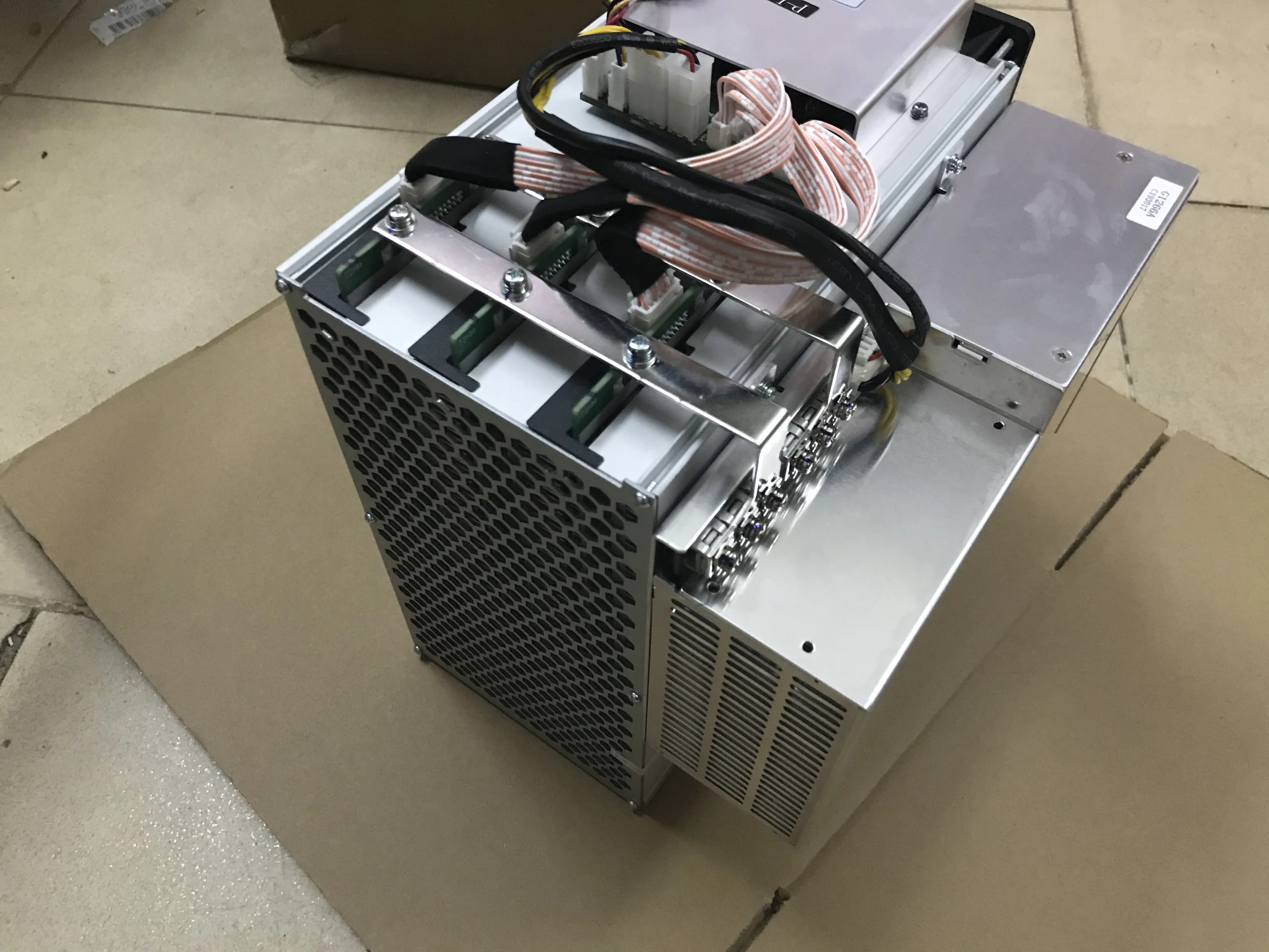 Использованный Innosilicon T2T 37TH/s 3400 Вт с оригинальным блоком питания ASIC Miner BTC лучше