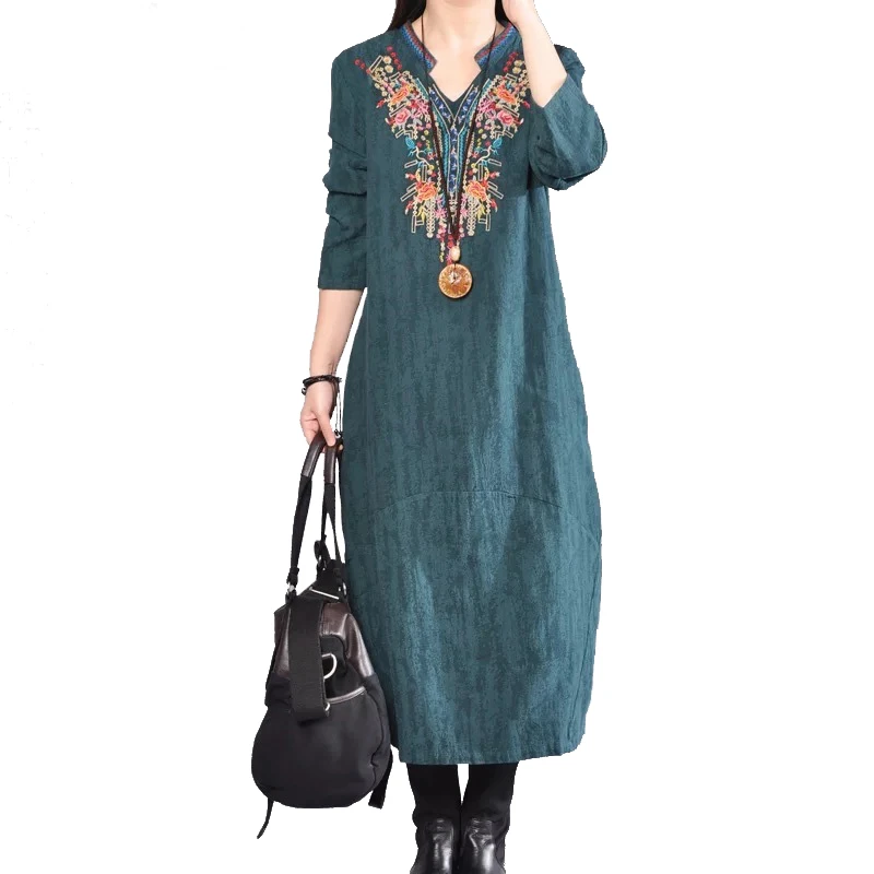Женское длинное платье с цветочной вышивкой винтажное из хлопка и льна V образным