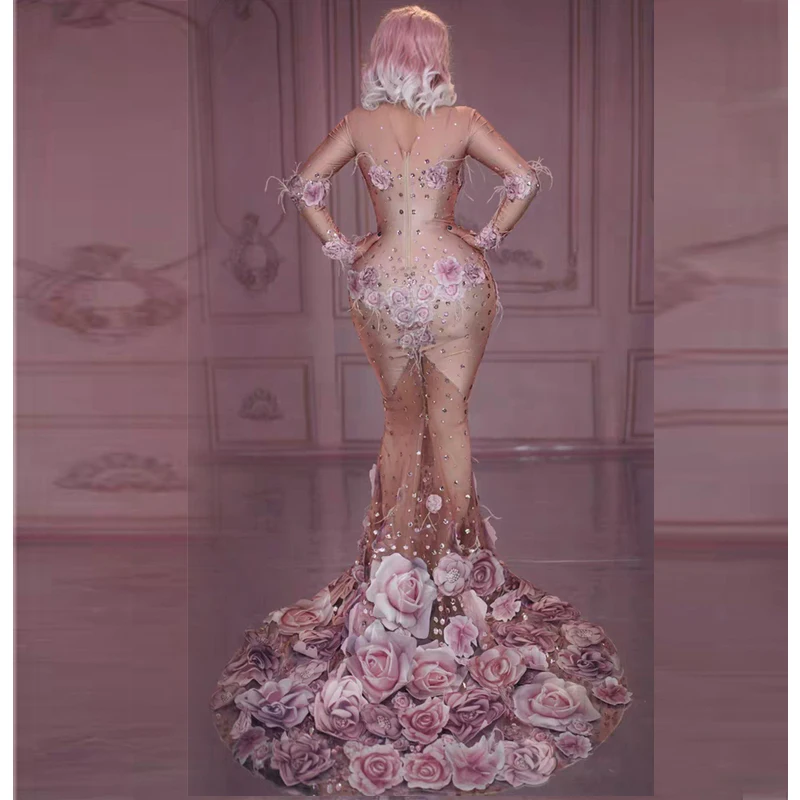 Модное блестящее платье разы с розовым принтом телесного цвета сексуальное