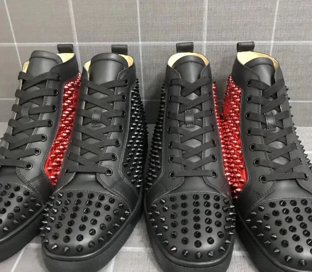 Топ для спорта на открытом воздухе со шнуровкой черные с красной подошвой