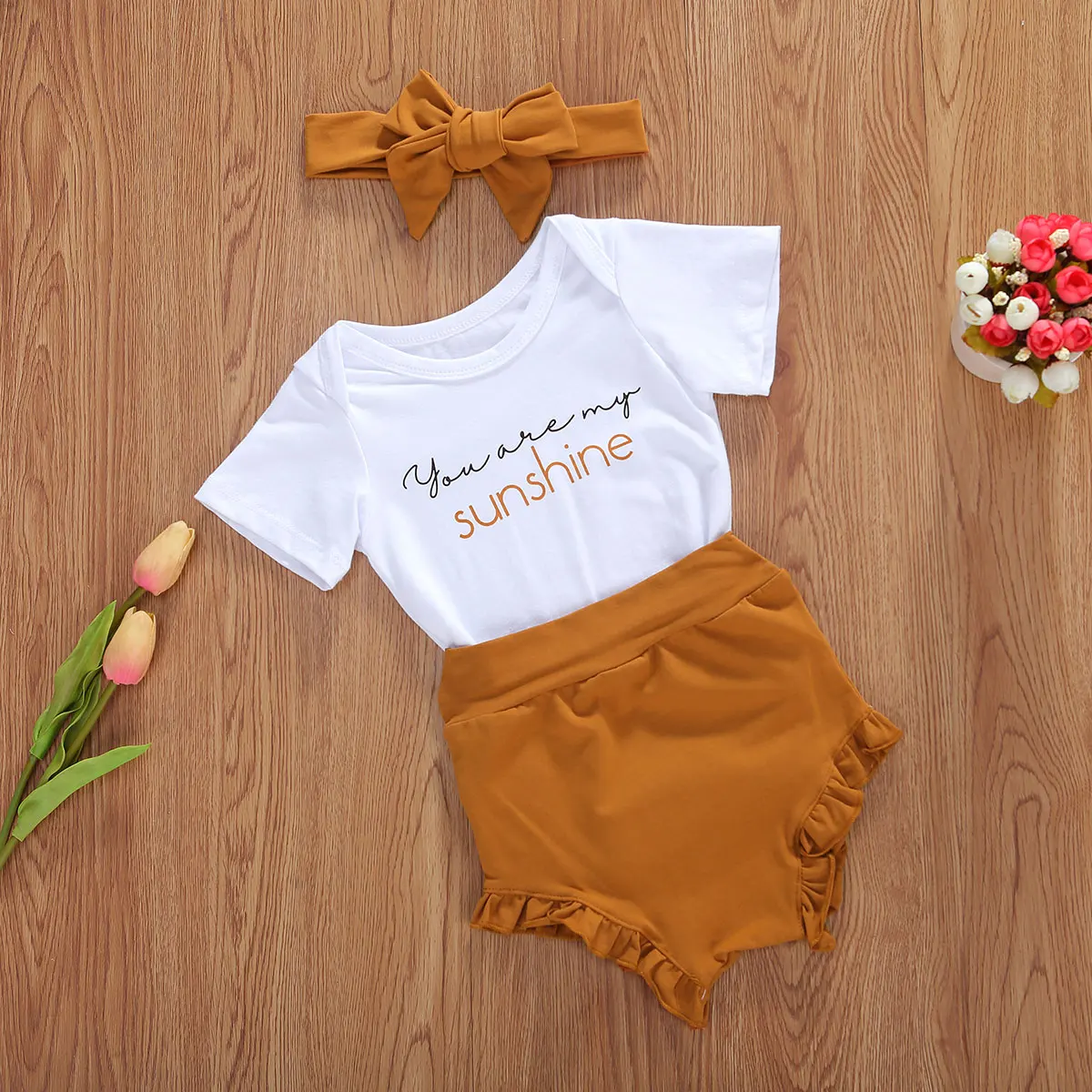 

New 3Pcs/Set Baby Girls Letters Outfits Summer Short Sleeve Round Collar Letter Romper+Daisy Printing Shorts+Bow Headwear Set