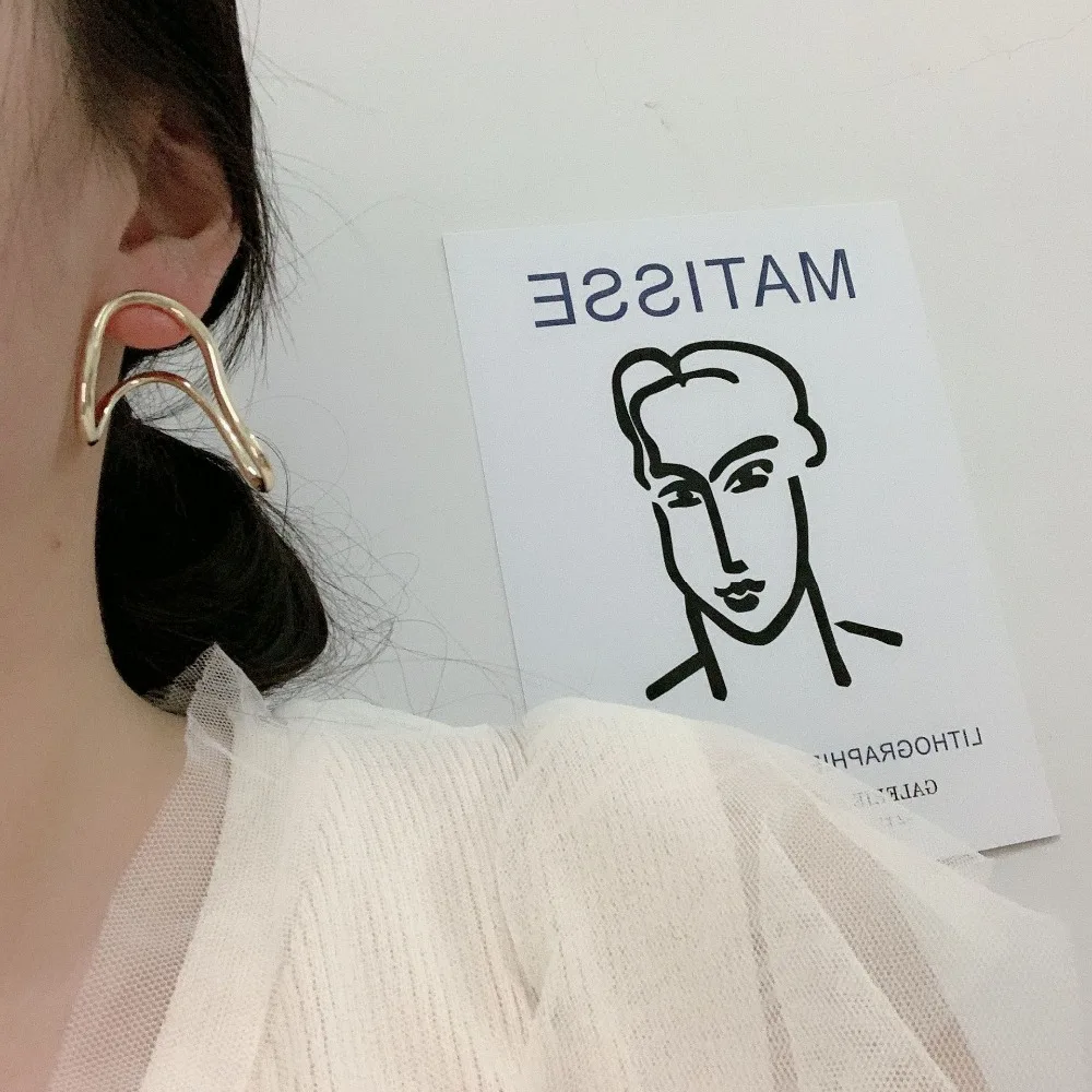 HUANZHI Асимметричные геометрические искажения металлическая линия дизайн модные Висячие серьги для женщин девочек свадебные украшения для вечеринок